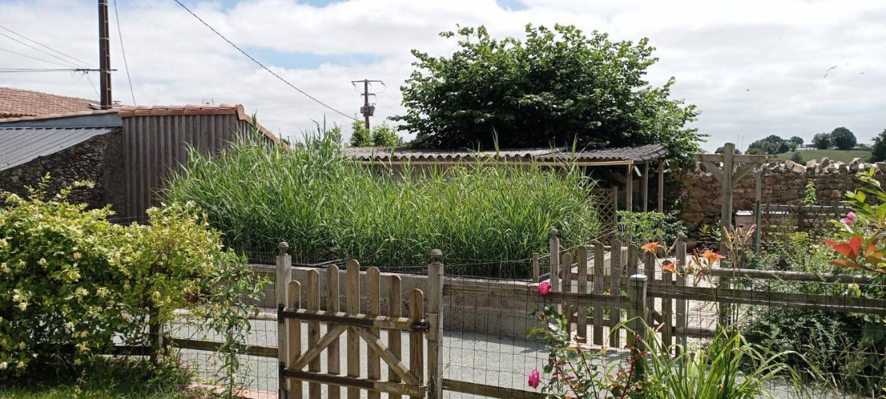 פוזוז' Charmant Gite A La Campagne, Proche Du Puy Du Fou, Les Charmes De Castellariis מראה חיצוני תמונה
